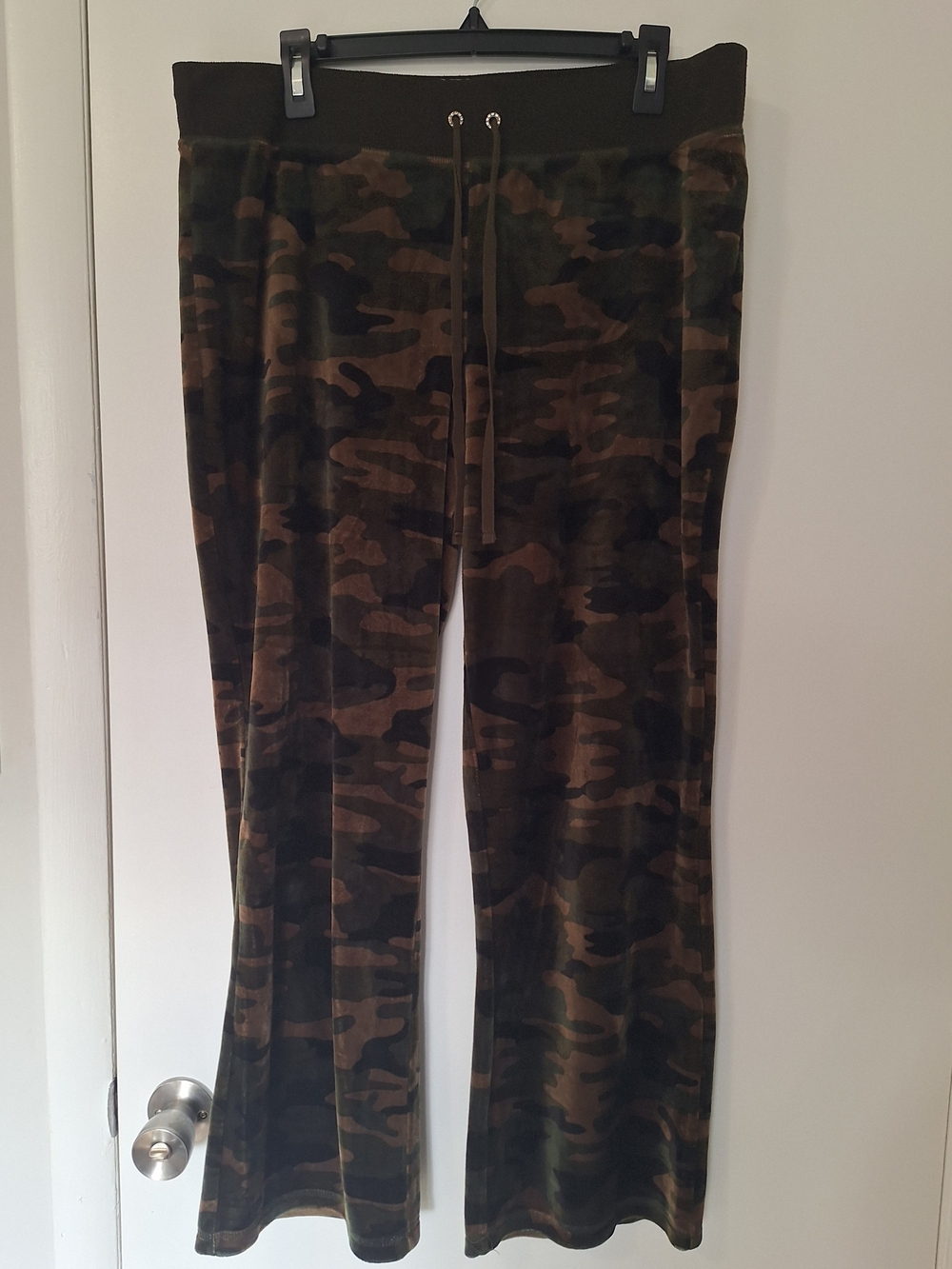 New York & Company Women's Camo Velour Loungewear Pants